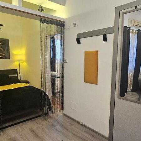 Tantra Studio 1 Conta Universitate ブカレスト エクステリア 写真