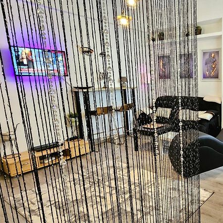 Tantra Studio 1 Conta Universitate ブカレスト エクステリア 写真