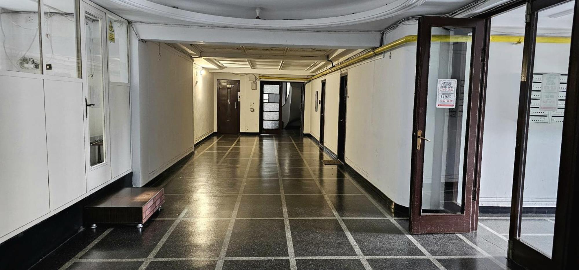 Tantra Studio 1 Conta Universitate ブカレスト エクステリア 写真